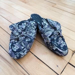 A New Day slide mule